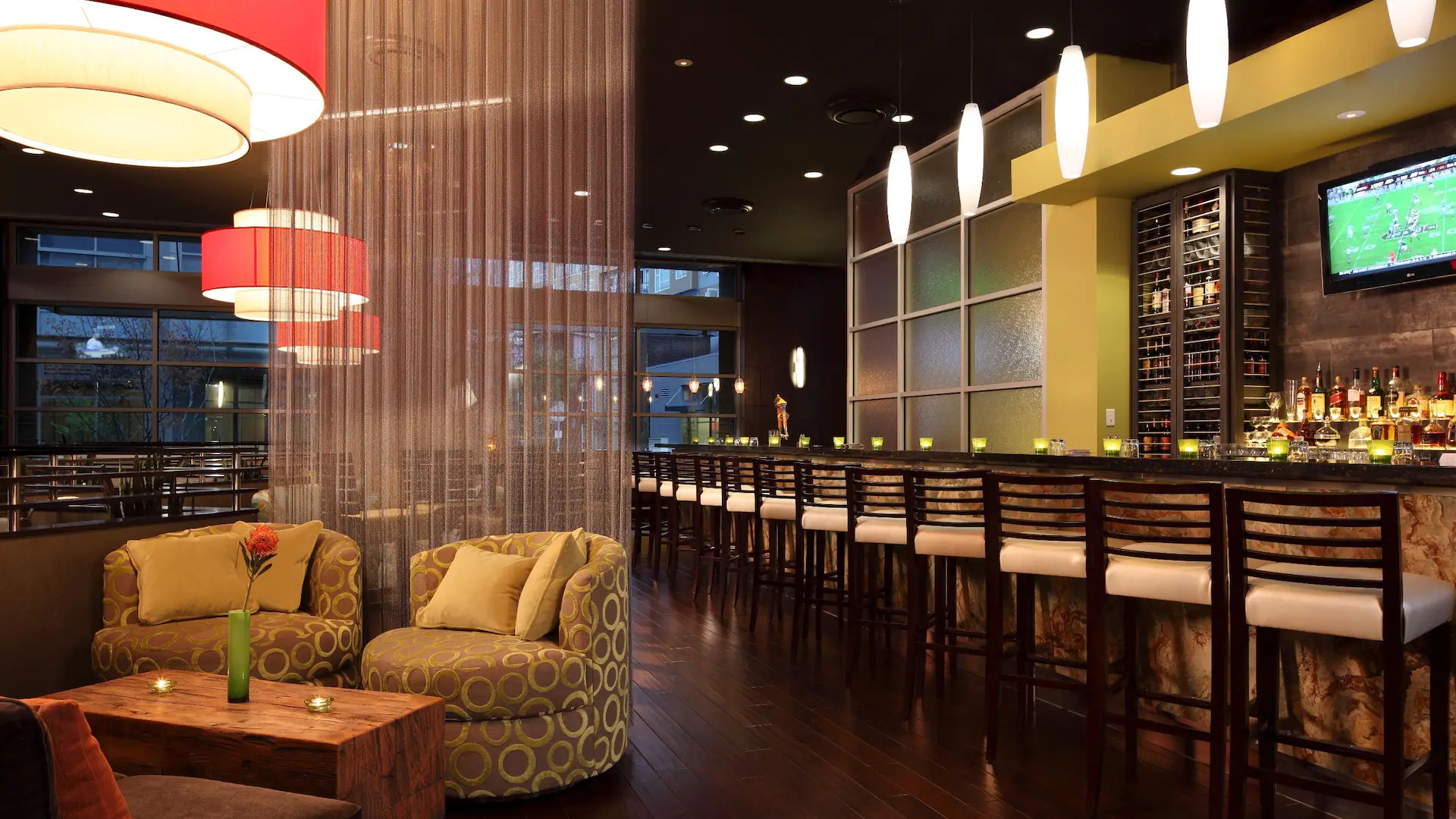 seaxr-p030-lax-lounge-bar16x9
